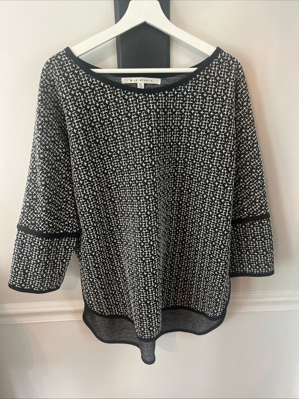 Max Studio Black & White Patterned Boatneck Tunic Top